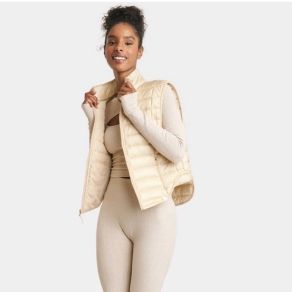 Women's Quilted Puffer Vest - JoyLab
Size L ivory
